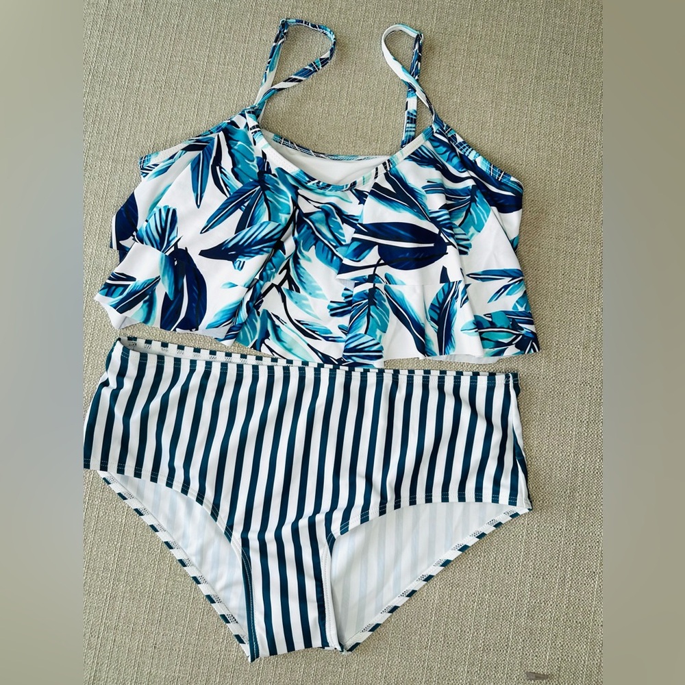 NWOT Stylish Blue Leaf Tropical Print Top & Stripe Bottom 2-Piece Swim Set Large